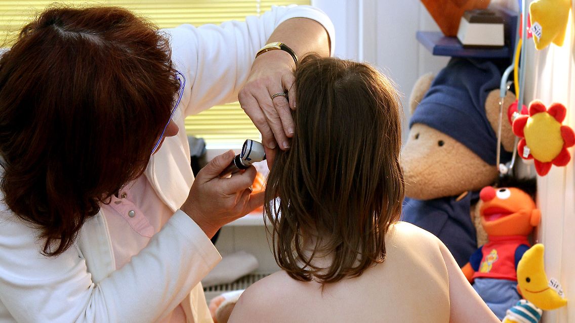 Heizen mit Kohle verursacht bei Kindern häufiger Mittelohrentzündungen.