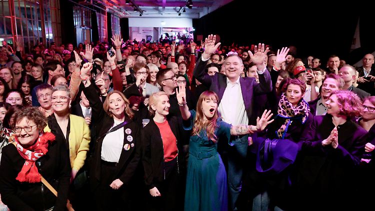 Die Linke zieht mit 25 neuen Abgeordneten in den Bundestag.