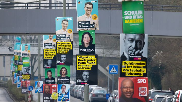 Wahlplakate in Frankfurt am Main. Für die Wahlkreisgewinner war die Stadt kein gutes Pflaster.