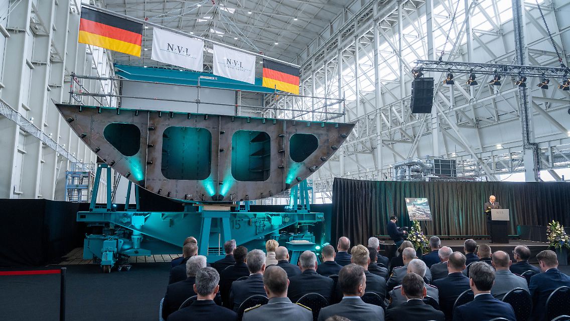 Kiellegung in der Werfthalle der Peene-Werft.