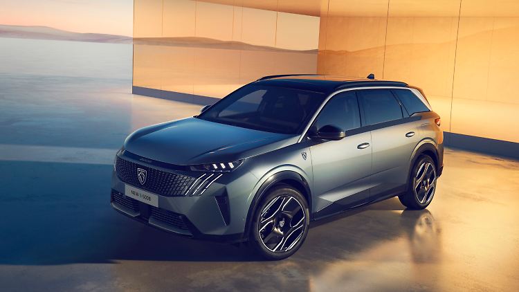 Sieben Sitze und 664 Kilometer Reichweite: Der Peugeot E-5008 bietet gleich mehrere herausragende Vorzüge.