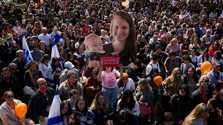 Das Begräbnis wird in Israel von überwältigender Anteilnahme begleitet.