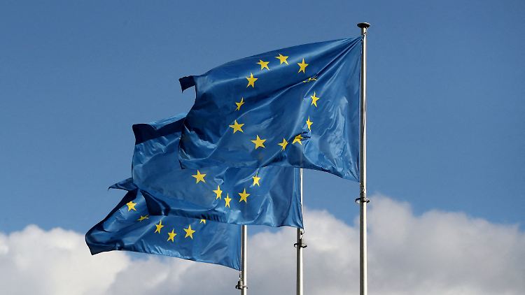 EU-Fahnen wehen vor dem Hauptquartier der EU-Kommission in Brüssel.