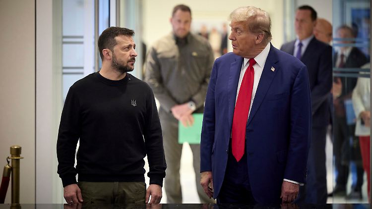 Selenskyj (l.) lehnte einen ersten Entwurf des Abkommens mit den USA ab. Trump bezeichnete ihn kurz darauf als Diktator. 