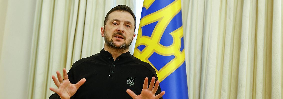 2025-02-26T133720Z_1782895794_RC2B2DAPUH1J_RTRMADP_3_UKRAINE-CRISIS-USA-MINERALS-ZELENSKIY.JPG