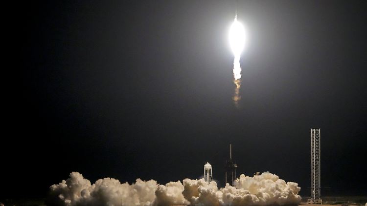 Mit einer Rakete von SpaceX geht es für die Sonde in Richtung Mond. 