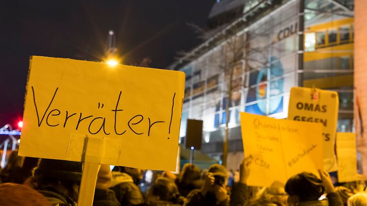 Als die Unionsfraktion Ende Januar gemeinsam mit der AfD im Bundestag stimmte, sorgte das für heftige Kritik. Vor dem Konrad-Adenauer-Haus, der CDU-Parteizentrale, versammelten sich etliche Demonstranten.