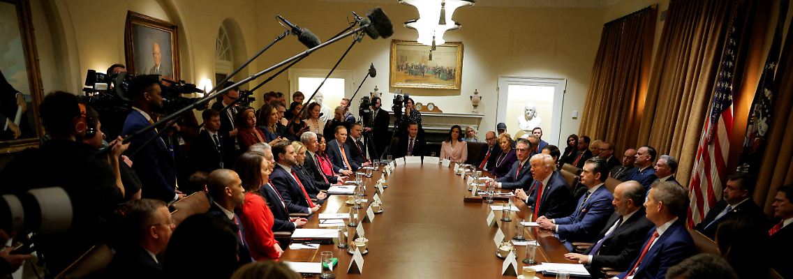 2025-02-26T233243Z_1460954501_RC2H2DAR3NGH_RTRMADP_3_USA-TRUMP.JPG
