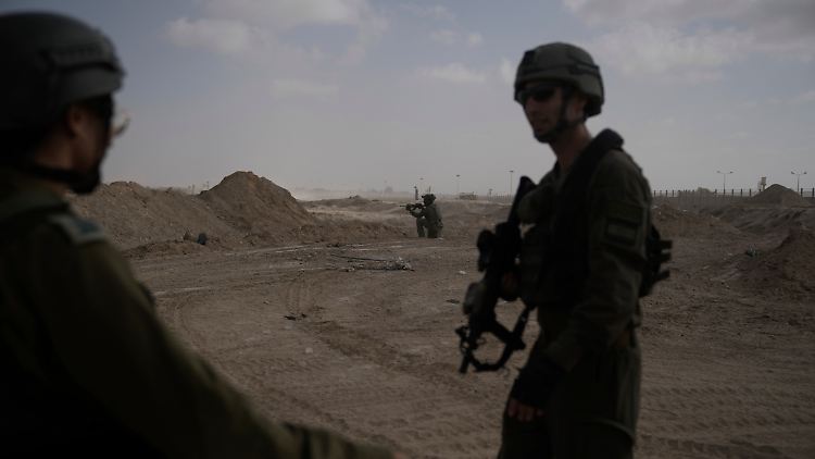 Israelische Soldaten beziehen im September 2024 Stellungen neben dem Philadelphi-Korridor. 