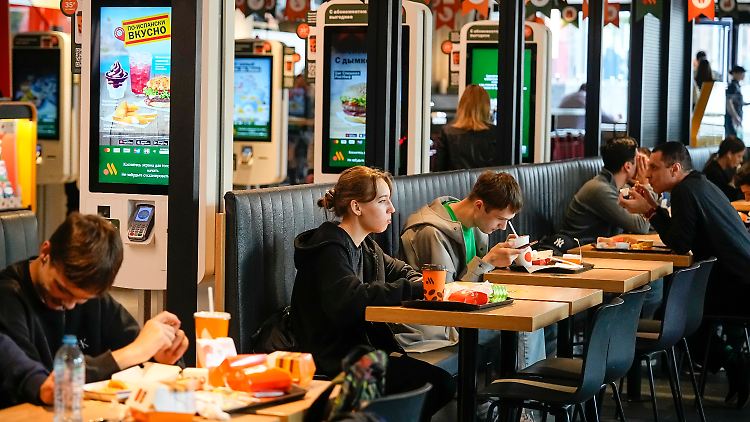 Frühere McDonald's-Filialen betreibt heute "Vkusno & tochka" - viel geändert hat sich bis auf den Namen nicht.