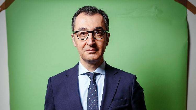 Cem Özdemir leitet derzeit zwei Bundesministerien - und will 2026 Ministerpräsident von Baden-Württemberg werden.