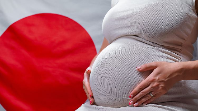 Eine japanische Frau bringt laut Statistik 1,2 Kinder zu Welt.