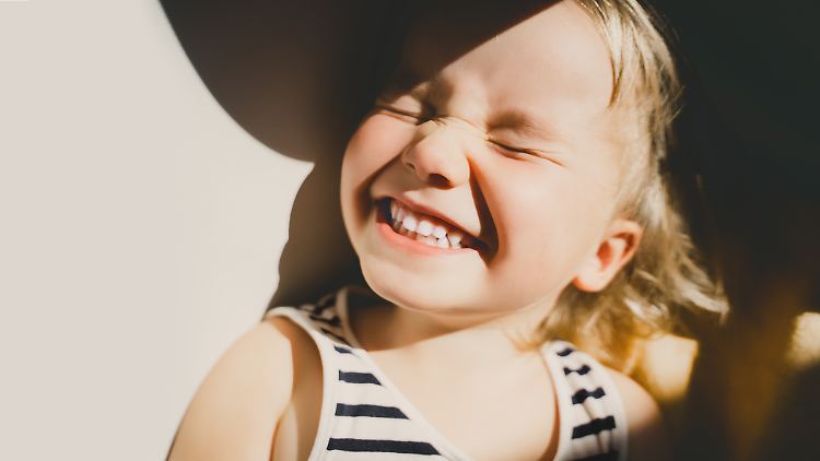 Es kann sich lohnen, eine Zahnzusatzversicherung für Kinder möglichst früh abzuschließen, damit die Kosten übernommen werden.