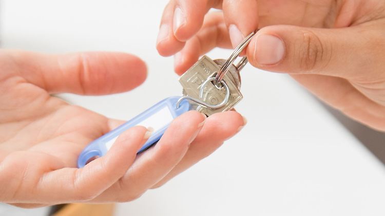 Die alte Immobilie ist verkauft, gleichzeitig hat man den Kaufvertrag für die neue unterschrieben: Ein nahtloser Wechsel klappt leider nur selten. 