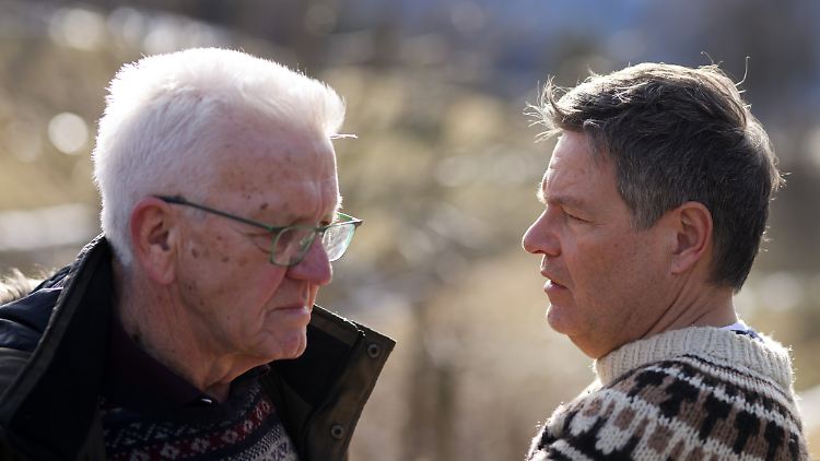Kretschmann und Habeck Ende Januar bei einer Wanderung im Hochschwarzwald. 