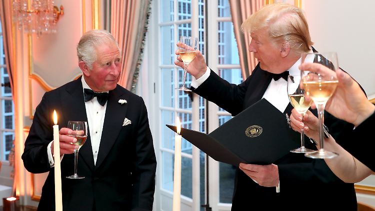 Hoch die Tassen: Charles und Trump bei ihrem ersten Treffen in London, Anfang Juni 2019. 