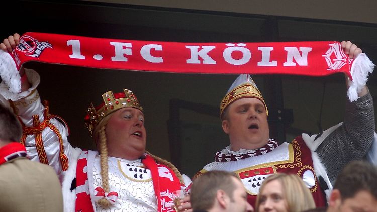 Sie lieben die närrische Zeit in Köln.