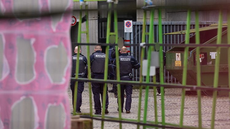 Am Mittwoch fielen vor dem Landgericht Bielefeld Schüsse, als drinnen die Tötung des Profiboxers verhandelt wurde.