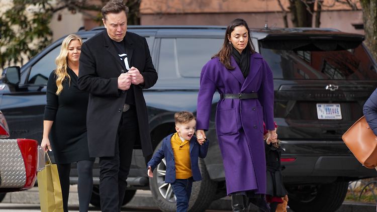Musk mit Zilis und Kindern in Washington. 