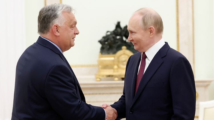Händeschütteln im Juli 2024 in Moskau: Orban pflegt gute Kontakte zu Putin. 