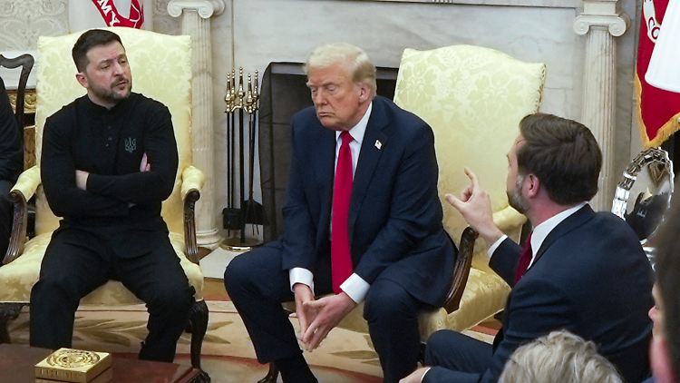 Vance greift Selenskyj an - Trump lässt sich nicht lange bitten.