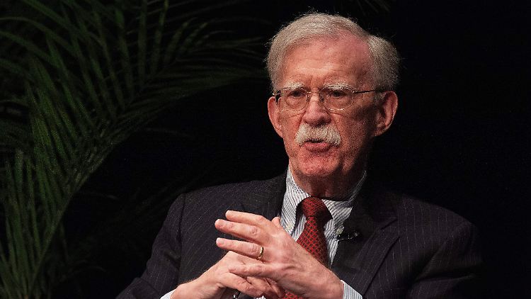 Bolton war früher Nationaler Sicherheitsberater im Weißen Haus und kritisiert Trump seit Jahren scharf.