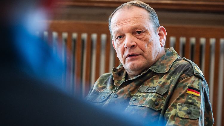 Gante führt die drei Divisionen des Deutschen Heeres.