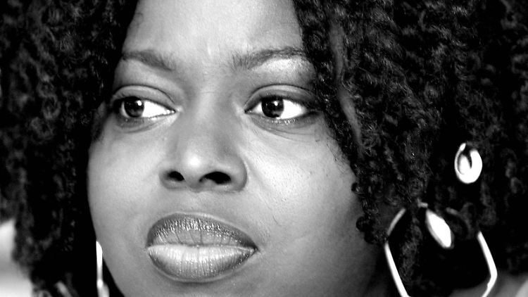 Angie Stone veröffentlichte insgesamt zehn Solo-Alben.