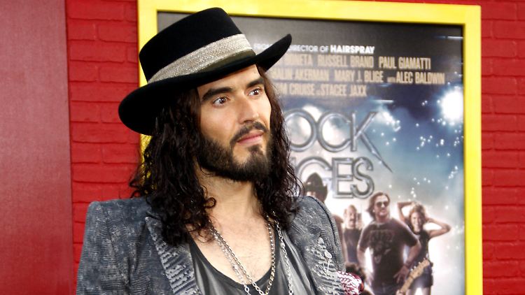 Russell Brand lebt in den USA, könnte aber im Falle eines Prozesses ausgeliefert werden.