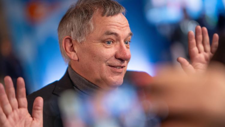 Wie schon im Bund kann Linken-Chef van Aken ein besonderes Dankeschön an die Jungwähler richten. 