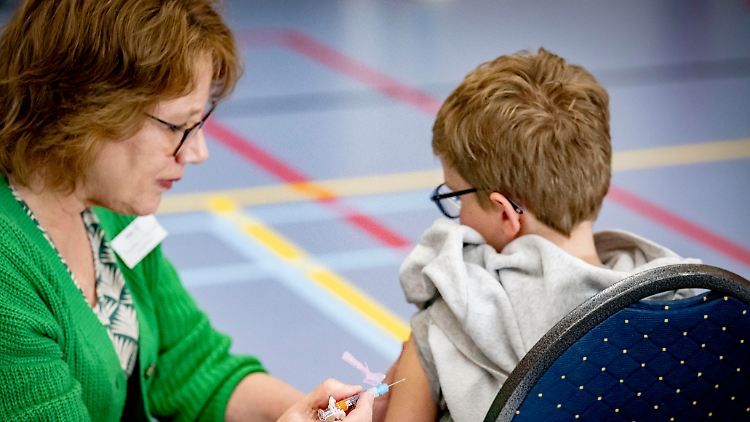 Die Zahl der Erstimpfungen gegen HPV stieg zwar, ist aer immer noch rund 30 Prozent niedriger als vor der Pandemie.