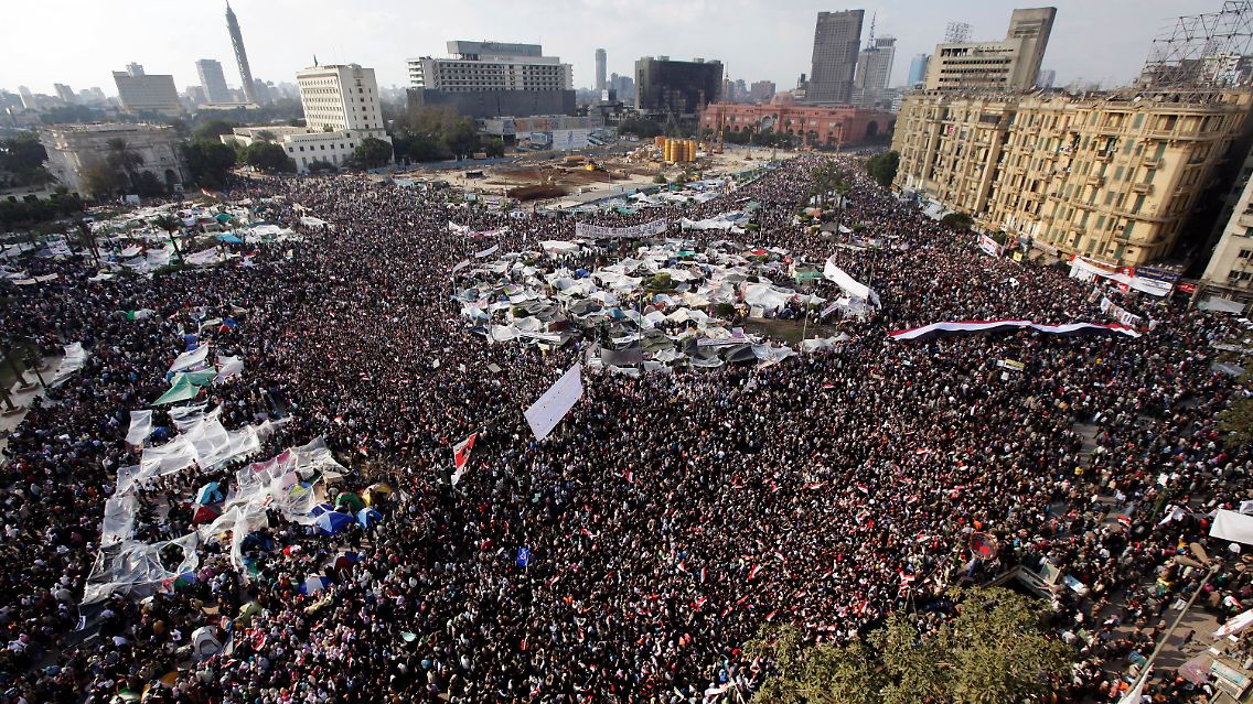 Beeindruckend ausdauernd: Menschenmassen auf dem Kairoer Tahrir-Platz.