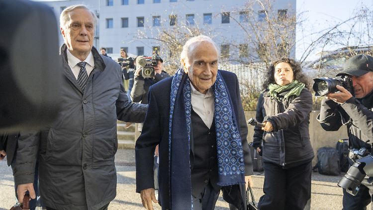 "Wenn es negativ kommt, dann muss ich Energie sammeln, dann gehen wir in Berufung", sagte Blatter.