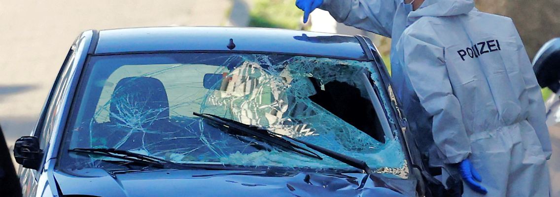 epi_225735852_REUTERSFOTO_2025-03-03T144111Z 176791695 RC2Q5DA2QKIP RTRMADP 3 GERMANY-SECURITY.JPG_Car drives into crow.jpg
