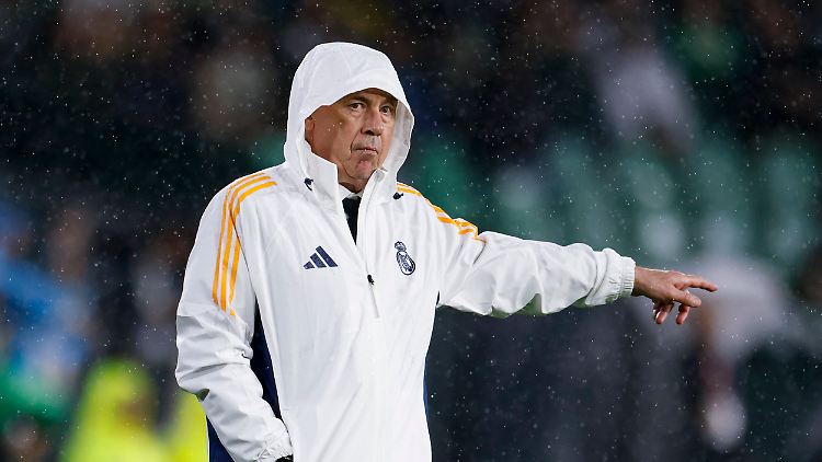 Sein Starensemble lässt ihn im Regen stehen: Carlo Ancelotti.