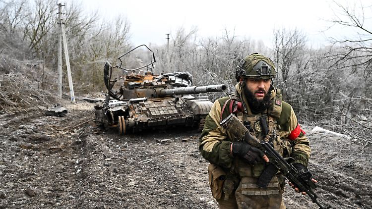 Ein russischer Soldat in der Grenzregion Kursk.
