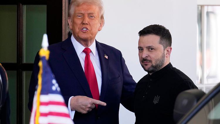 US-Präsident Donald Trump begrüßt den ukrainischen Präsidenten Wolodymyr Selenskyj Ende Februar im Weißen Haus. Stunden später wurde Selenskyj nach dem Kamin-Eklat faktisch rausgeschmissen.