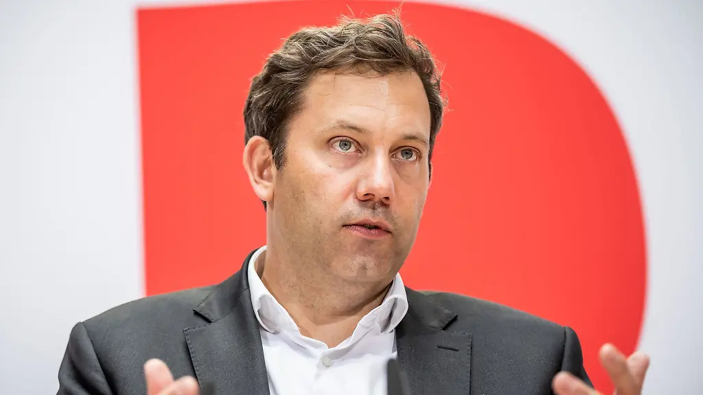 SPD-Chef-Lars-Klingbeil-haelt-die-Erhoehung-des-Mindestlohns-fuer-nicht-ausreichend