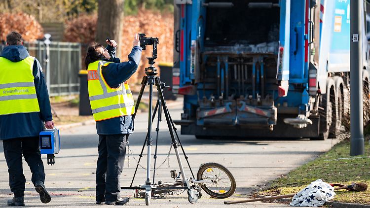 Die Polizei untersuchte den Unfallort im Hamburger Stadtteil Volksdorf mit 3D-Scanner und einer Drohne.