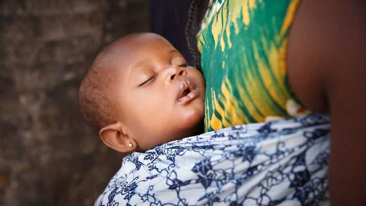 In Ghana geborene Kinder hören bis zu sechs verschiedene Sprachen. 