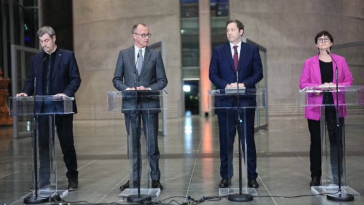 Die Vorsitzenden von CSU, CDU und SPD, (Söder, Merz und Klingbeil sowie Esken (v.l.) stellen die Einigung vor.