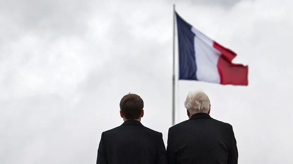 Bundespraesident-Frank-Walter-Steinmeier-r-und-der-franzoesische-Praesident-Emmanuel-Macron-nehmen-an-einer-Gedenkzeremonie-teil
