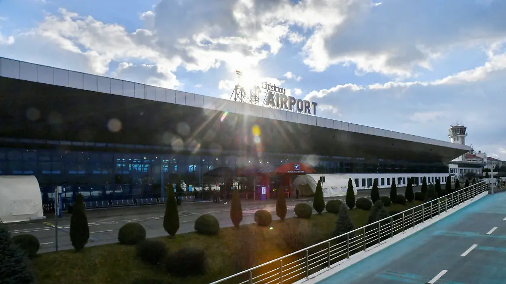 2023-02-14T164314Z-1549312457-RC24BZ9C3EM4-RTRMADP-3-UKRAINE-CRISIS-MOLDOVA-AIRSPACE