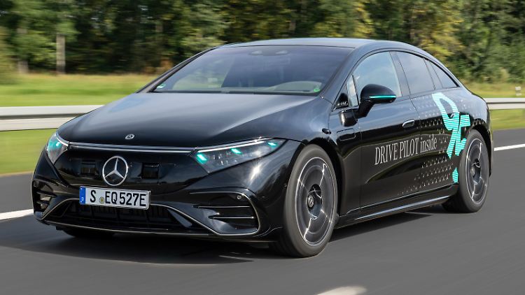 Mercedes darf nun auch in Deutschland türkise Leuchten einsetzen.