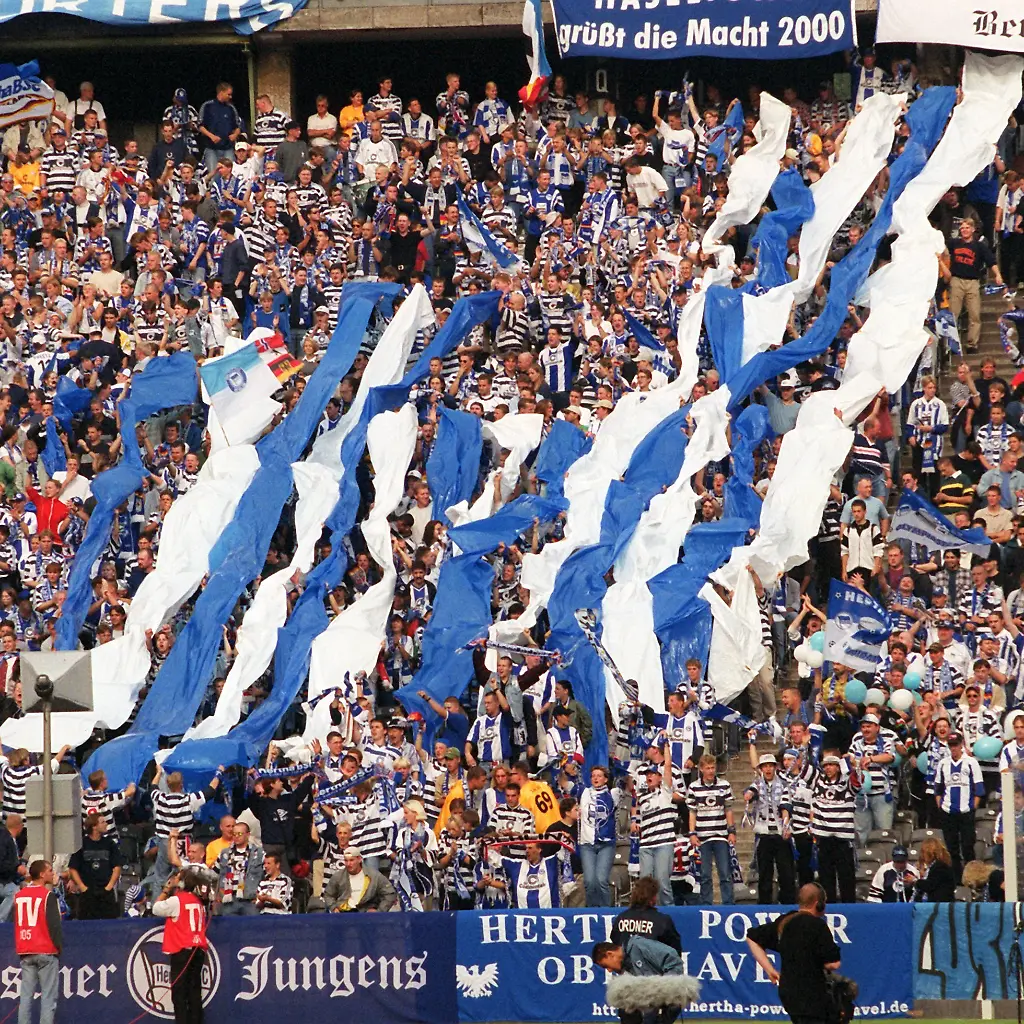 Die-Hertha-Kurve-im-September-1999