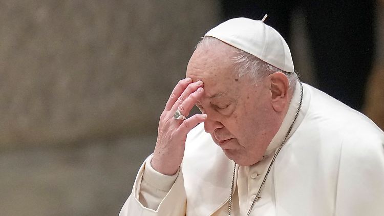 Es ist positiv, dass der Papst bislang nicht auf eine Beatmungsmaschine angewiesen ist, sagen Ärzte. 