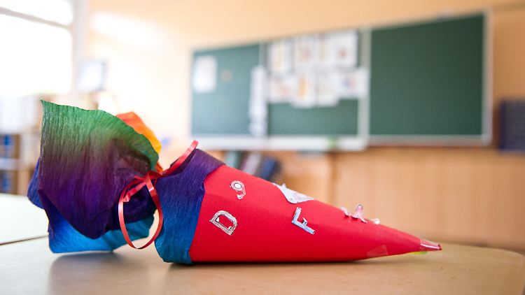 Bei seiner Einschulung wird Johann von seinem Vater gefragt: "Was ist ein Wunsch für dein ganzes Leben?" Der Junge spricht seine verheerende Antwort nie aus.