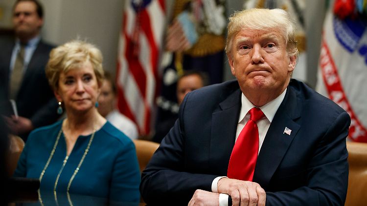 Trumps Bildungsministerin McMahon (l.) soll das Ministerium abwickeln. 