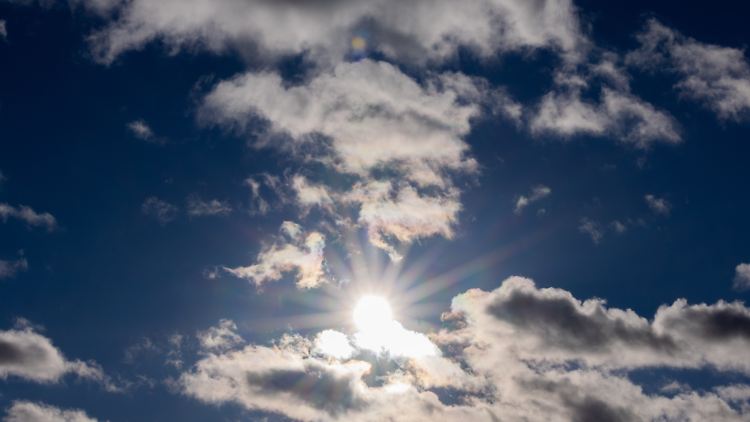 Auch schon im März ist Sonnencreme ein Muss, um Hautkrebs effektiv zu verhindern.
