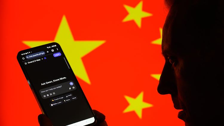 Alibaba hat sich in den nächsten drei Jahren dazu verpflichtet mehr als 380 Milliarden Yuan (52 Milliarden US-Dollar) in KI-Infrastrukturen wie Rechenzentren zu investieren.